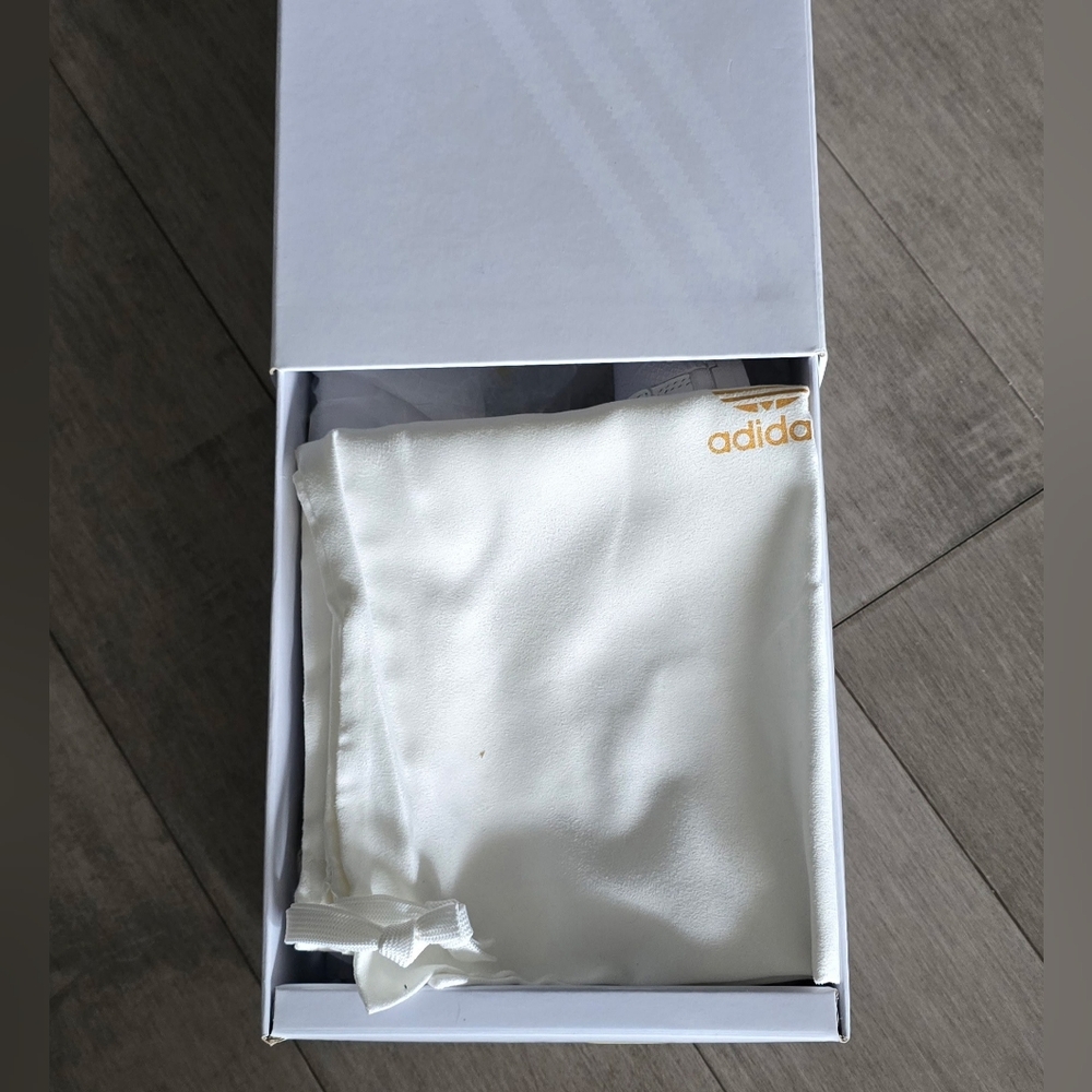 NIB - adidas Superstar Swarovski White Black dust bag Included Size 6.5 Womens - Picture 9 of 10